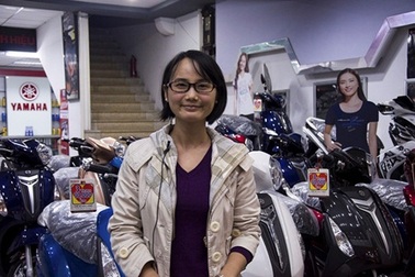 Khách hàng hào hứng kiểm tra độ bền và tiêu hao xăng của BlueCore với Grande