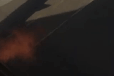 Động cơ Boeing 737 bốc cháy ngùn ngụt trước khi cất cánh