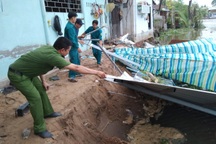 Sạt lở bờ sông Măng Thít, Vĩnh Long công bố tình huống khẩn cấp