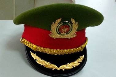 Mũ kê-pi cấp tướng trong sòng bạc là của ai?