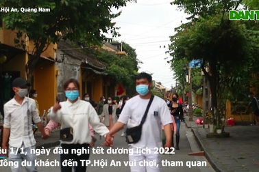 Du khách đến Hội An ngày đầu nghỉ tết dương lịch