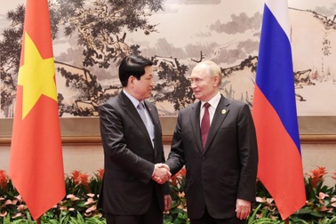 Chủ tịch nước Lương Cường hội kiến Tổng thống Nga Putin