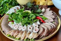 Hà Nội: Ăn lòng lợn, người phụ nữ viêm màng não nguy kịch