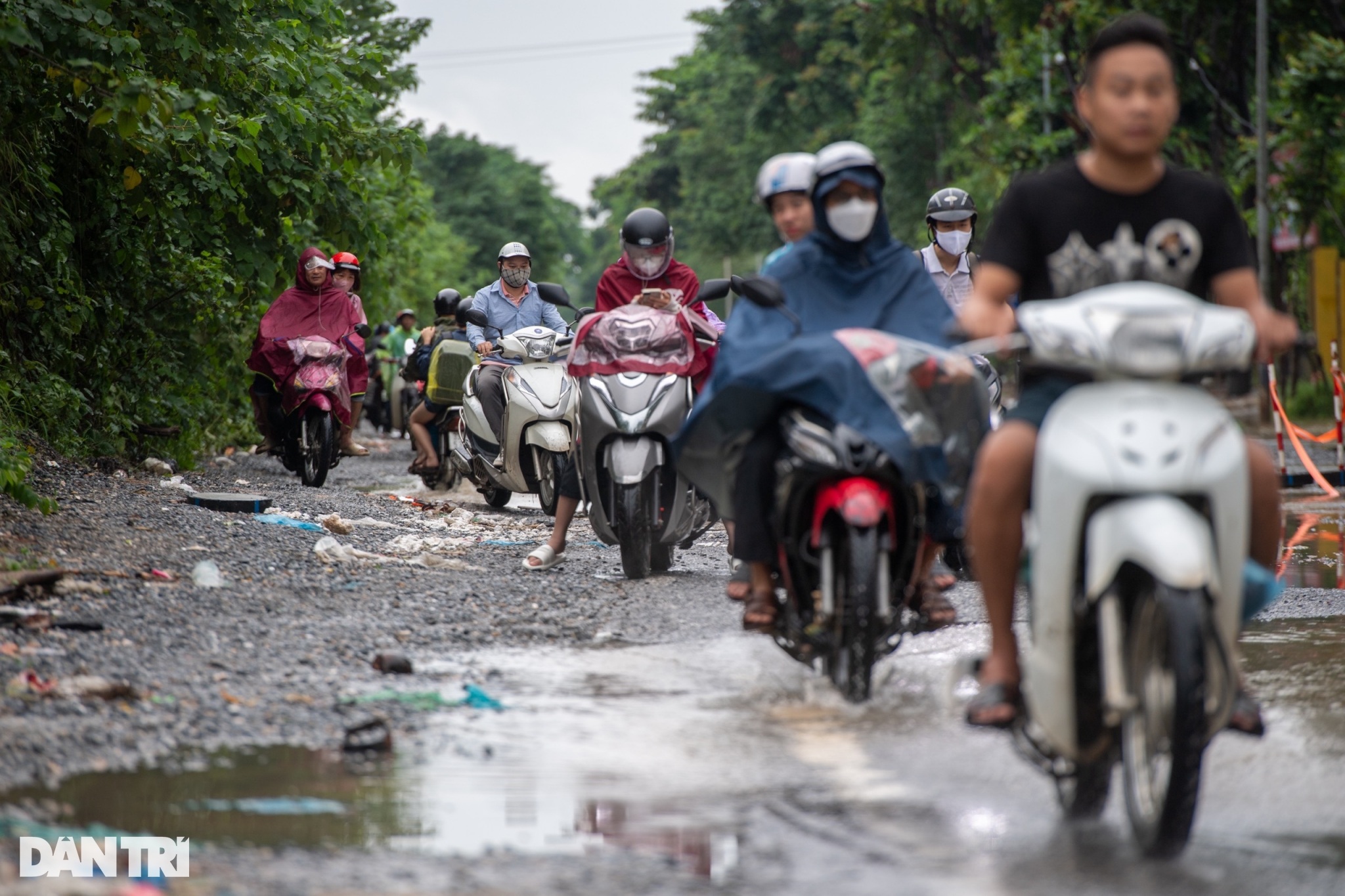 Mưa rả rích 2 ngày, Hà Nội ngập sâu nhiều tuyến phố, khu dân cư - 13