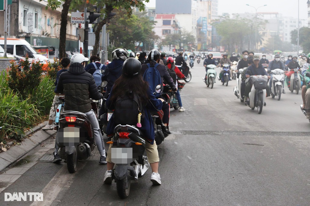 Hà Nội: Bị phạt vì đi ngược chiều, tài xế đòi khiếu nại CSGT - 4 Hà Nội: Bị phạt vì đi ngược chiều, tài xế đòi khiếu nại CSGT - 4
