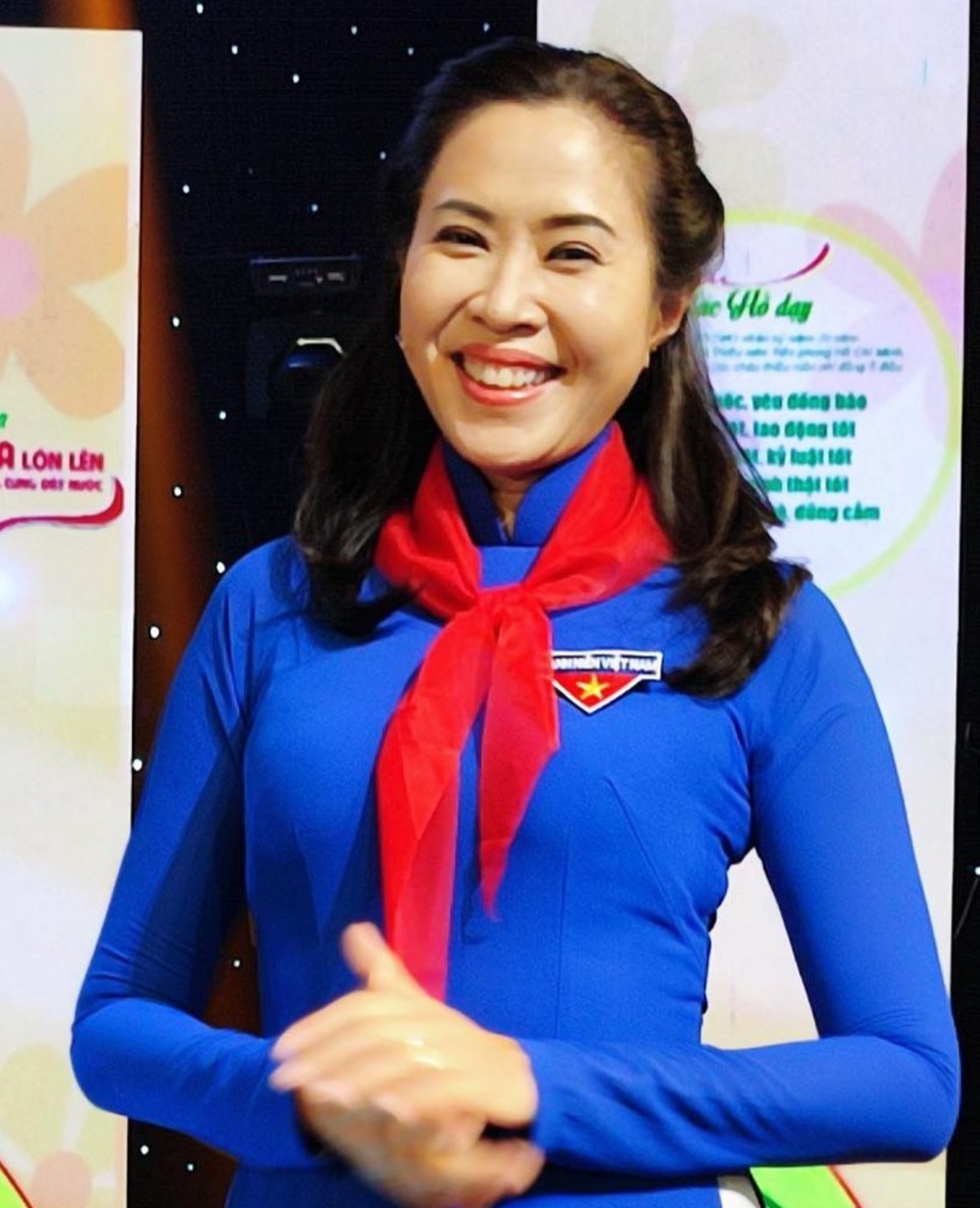 MC Quỳnh Hoa, Quốc Bình thức xuyên đêm hỗ trợ công tác lấy mẫu xét nghiệm - 4 MC Quỳnh Hoa, Quốc Bình thức xuyên đêm hỗ trợ công tác lấy mẫu xét nghiệm - 4