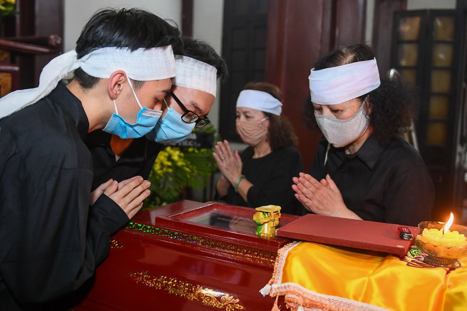 Xúc động giây phút tiễn biệt tác giả bài thơ Chiếc lá đầu tiên - 5 Xúc động giây phút tiễn biệt tác giả bài thơ Chiếc lá đầu tiên - 5
