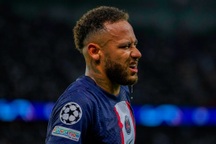 Neymar thất vọng vì Mbappe chơi quá cá nhân khiến PSG suýt trả giá đắt