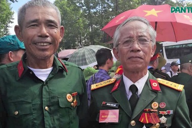 Cựu binh bật khóc kể lại phút hội ngộ đồng đội sau gần nửa thế kỷ tại A80