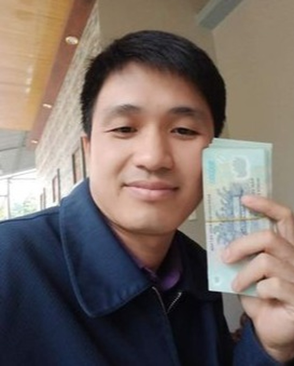 Cán bộ xã nhặt được hơn 70 triệu đồng tìm trả lại cho người đánh mất - 1 Cán bộ xã nhặt được hơn 70 triệu đồng tìm trả lại cho người đánh mất - 1