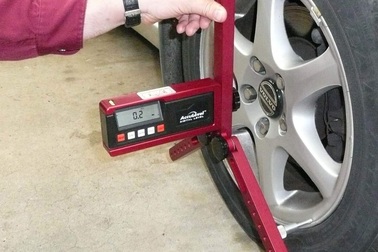 Có cần thiết cân bằng động bánh xe và cân chỉnh thước lái?