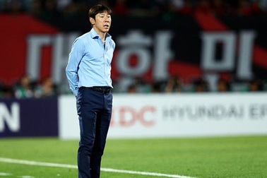 HLV Shin Tae Yong có thể bị giảm lương ở Indonesia