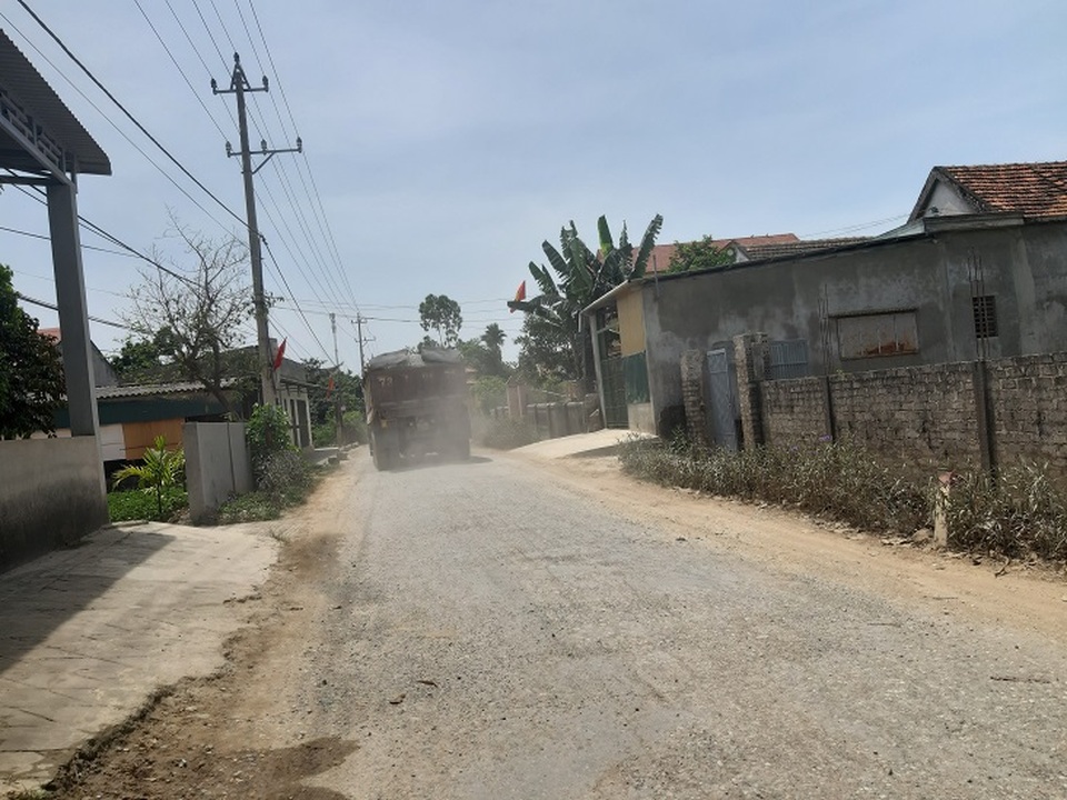 Quảng Bình: Dân khốn khổ vì con đường huyết mạch xuống cấp nghiêm trọng - 6 Quảng Bình: Dân khốn khổ vì con đường huyết mạch xuống cấp nghiêm trọng - 6