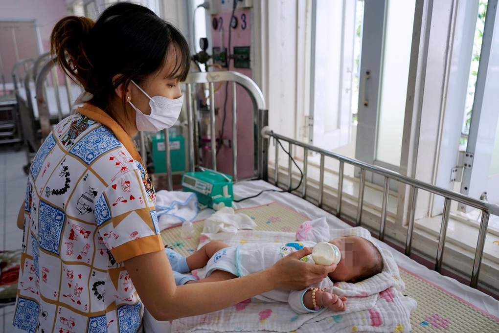 Phát hiện bé 5 tuần tuổi ở TPHCM mắc bệnh hiểm ở não chỉ sau 2 ngày sốt - 1 Phát hiện bé 5 tuần tuổi ở TPHCM mắc bệnh hiểm ở não chỉ sau 2 ngày sốt - 1
