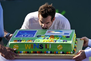 Djokovic, Murray vắt sức giành vé vào tứ kết