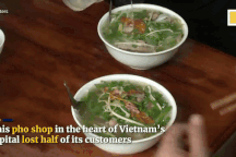 Quán phở gia truyền ở phố cổ "méo mặt" vì giá nguyên liệu tăng chóng mặt