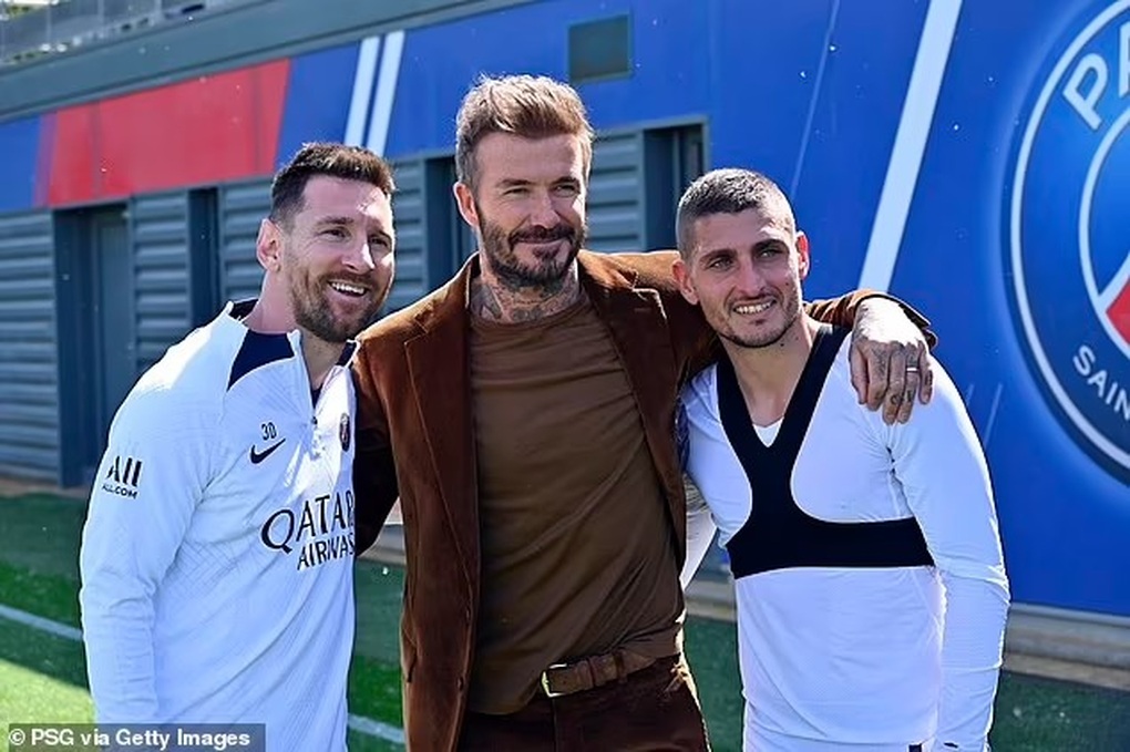 David Beckham tự tay thực hiện bức tranh tường chào đón Messi - 2 David Beckham tự tay thực hiện bức tranh tường chào đón Messi - 2