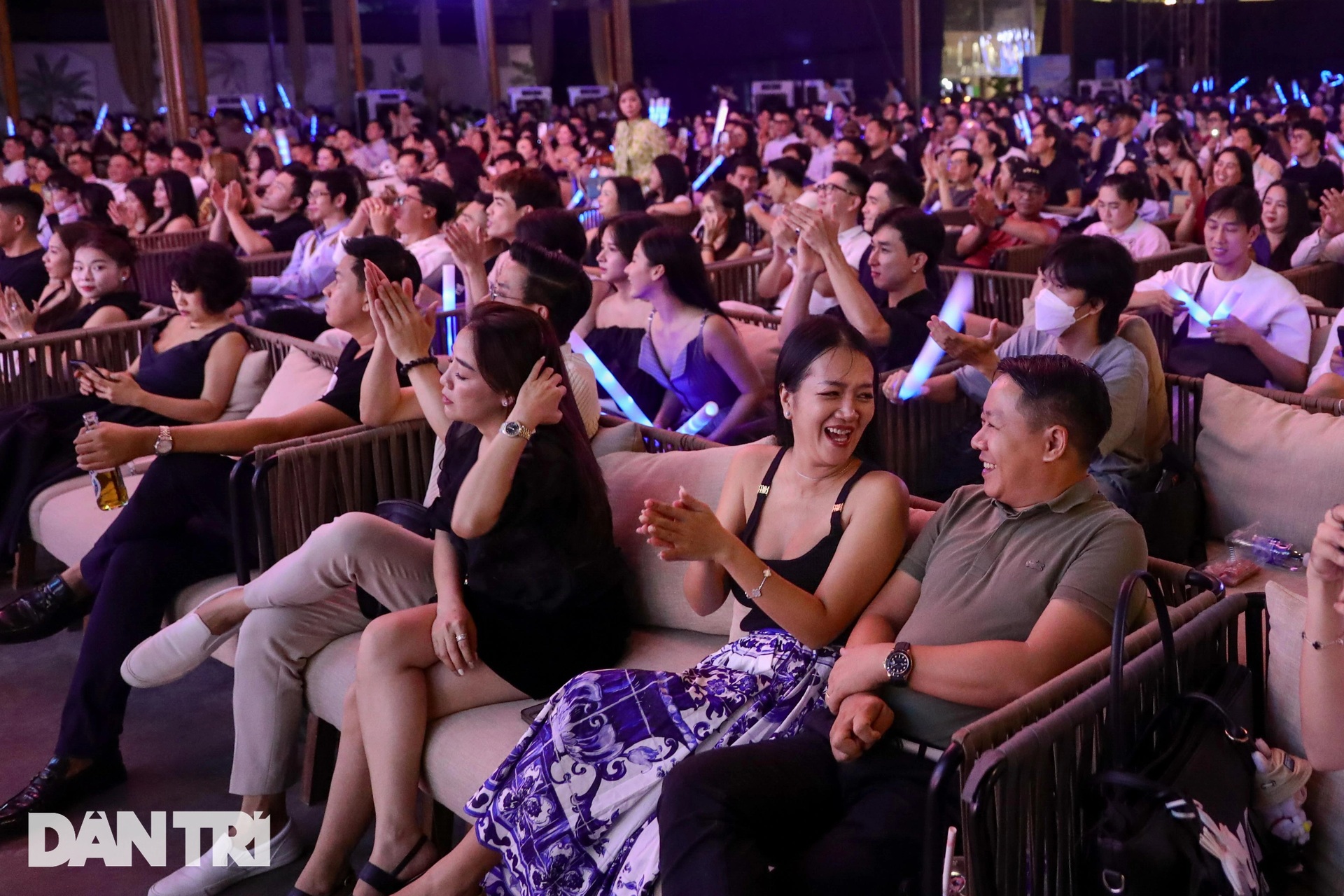 Hương Tràm tái ngộ khán giả sau 5 năm: Tôi từng sợ trở về, sợ bão giông - 4 Hương Tràm tái ngộ khán giả sau 5 năm: Tôi từng sợ trở về, sợ bão giông - 4