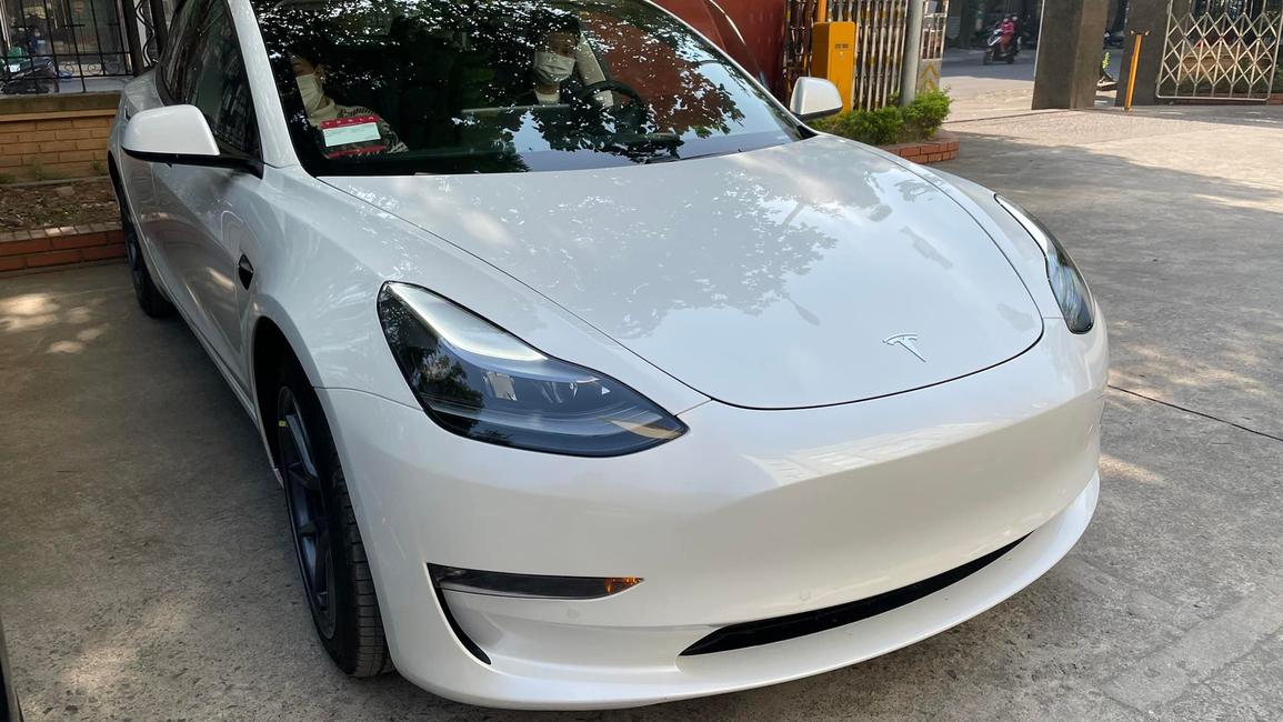 Chủ xe Tesla Model 3 tiếc nuối khi đóng gần 300 triệu đồng phí trước bạ? - 2 Chủ xe Tesla Model 3 tiếc nuối khi đóng gần 300 triệu đồng phí trước bạ? - 2
