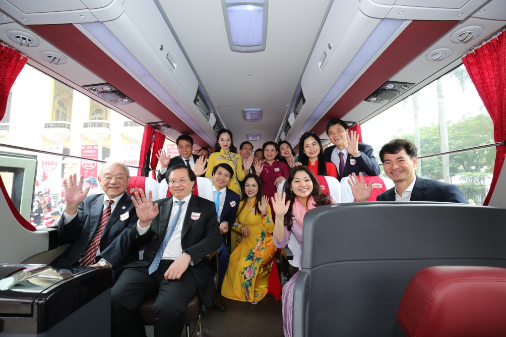 Khởi hành chuyến xe mang kịch nói đến bà con vùng sâu, vùng xa - 3 Khởi hành chuyến xe mang kịch nói đến bà con vùng sâu, vùng xa - 3