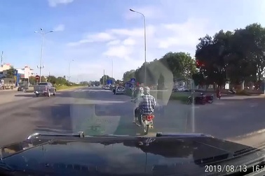 “Bỏ của chạy lấy người” để tránh tai nạn giao thông