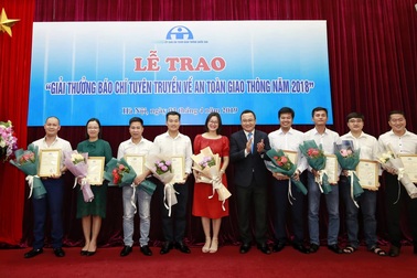 Phóng viên Dân trí đoạt giải Nhì báo chí quốc gia về an toàn giao thông