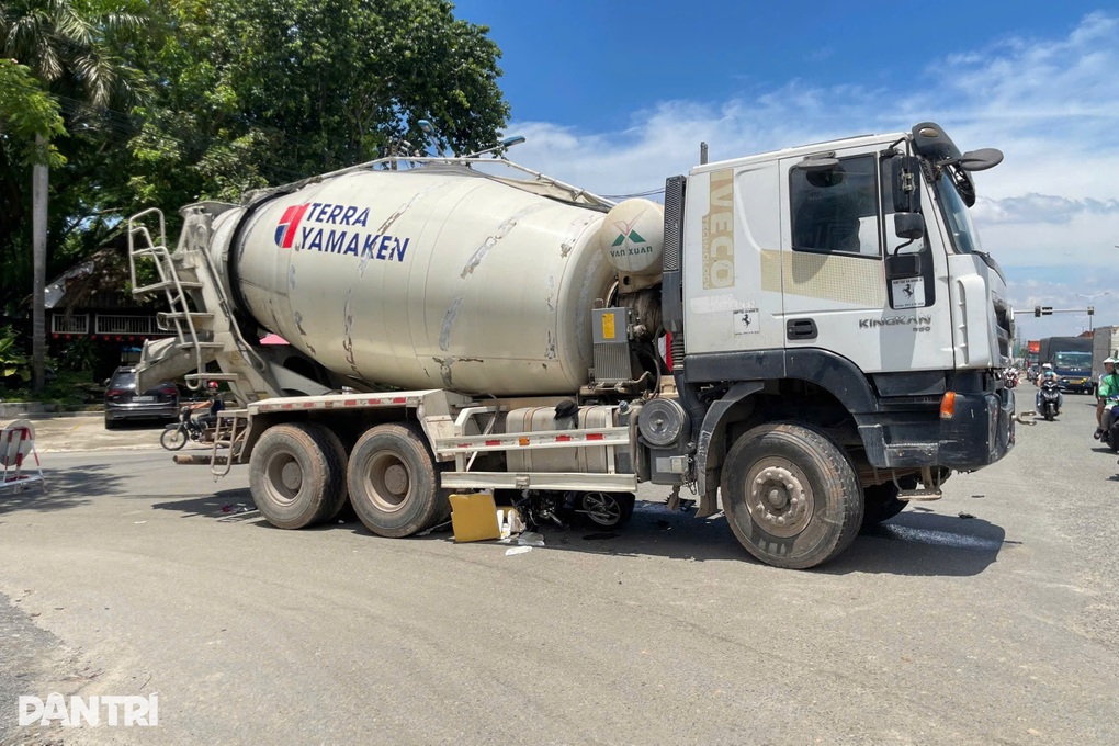 Người mẹ đi giao bánh bị xe bồn cán ở Bình Dương, bỏ lại 2 con - 1 Người mẹ đi giao bánh bị xe bồn cán ở Bình Dương, bỏ lại 2 con - 1