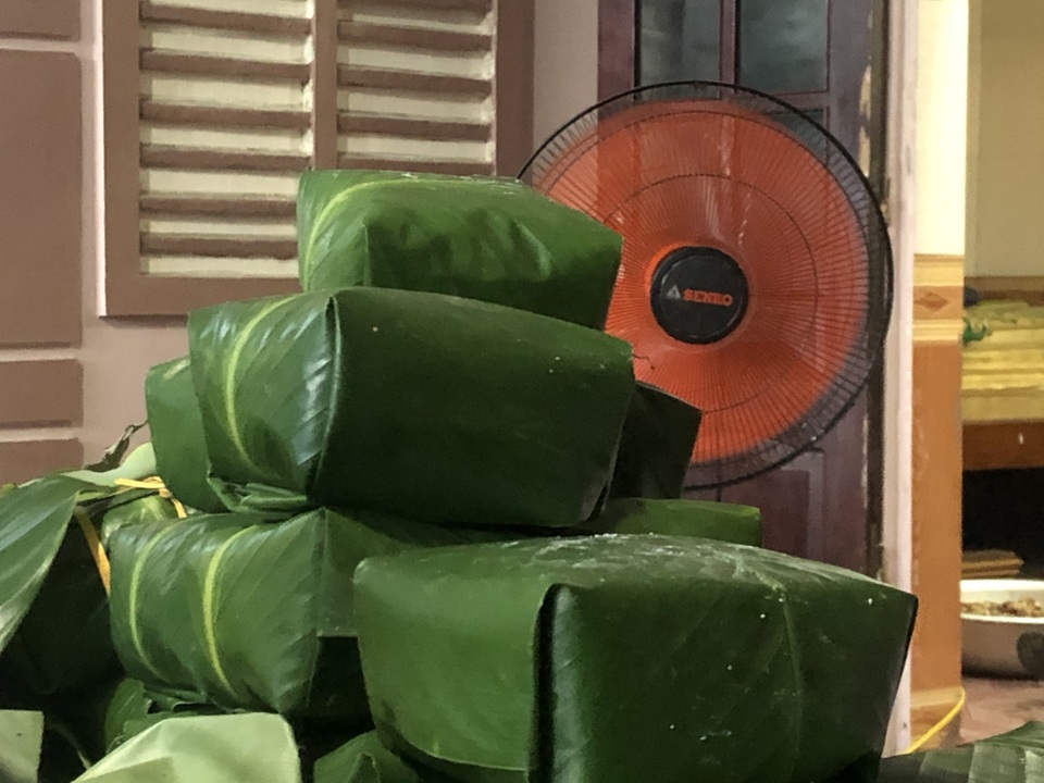Người làm bánh chưng xanh thành Vinh tất bật dịp Rằm tháng 7 - 6 Người làm bánh chưng xanh thành Vinh tất bật dịp Rằm tháng 7 - 6