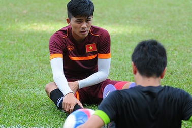 Đội trưởng U23 Việt Nam dính chấn thương, HLV Miura lo lắng