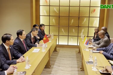 Thủ tướng gặp Tổng thống Mỹ Joe Biden và tất cả lãnh đạo các nước G7