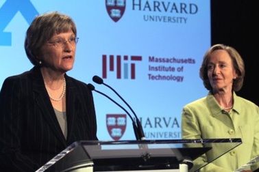 Havard và MIT lần đầu chấp nhận mở lớp học trực tuyến