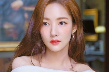 "Thư ký Kim" Park Min Young mạnh mẽ đối diện với bình luận quấy rối tình dục