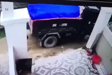 Vụ lùi xe cán chết cháu bé rồi phi tang xác: Tài xế có họ với nạn nhân