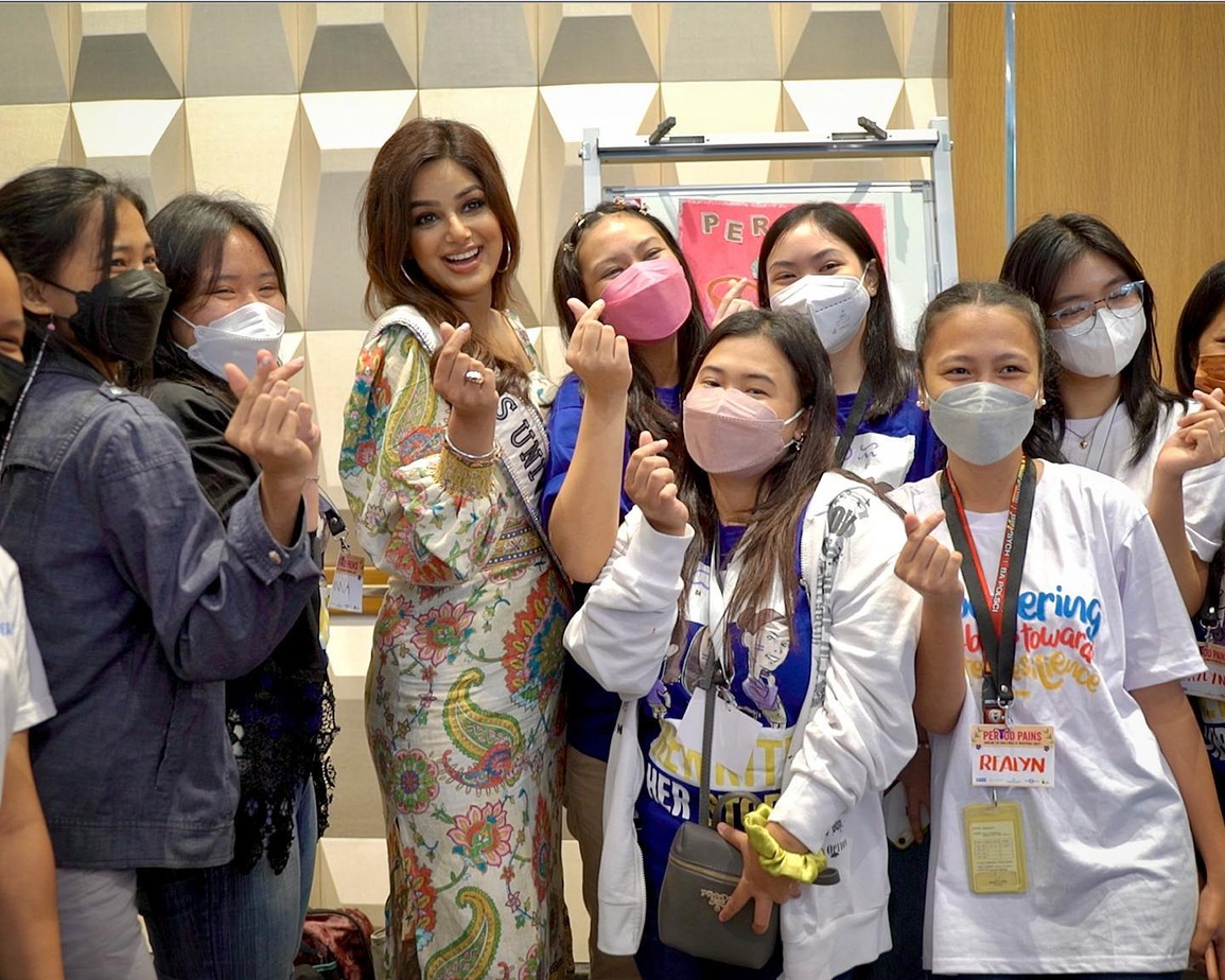 Hoa hậu Hoàn vũ 2021 được khen mặc đẹp và quyến rũ hơn dù mũm mĩm - 17 Hoa hậu Hoàn vũ 2021 được khen mặc đẹp và quyến rũ hơn dù mũm mĩm - 17