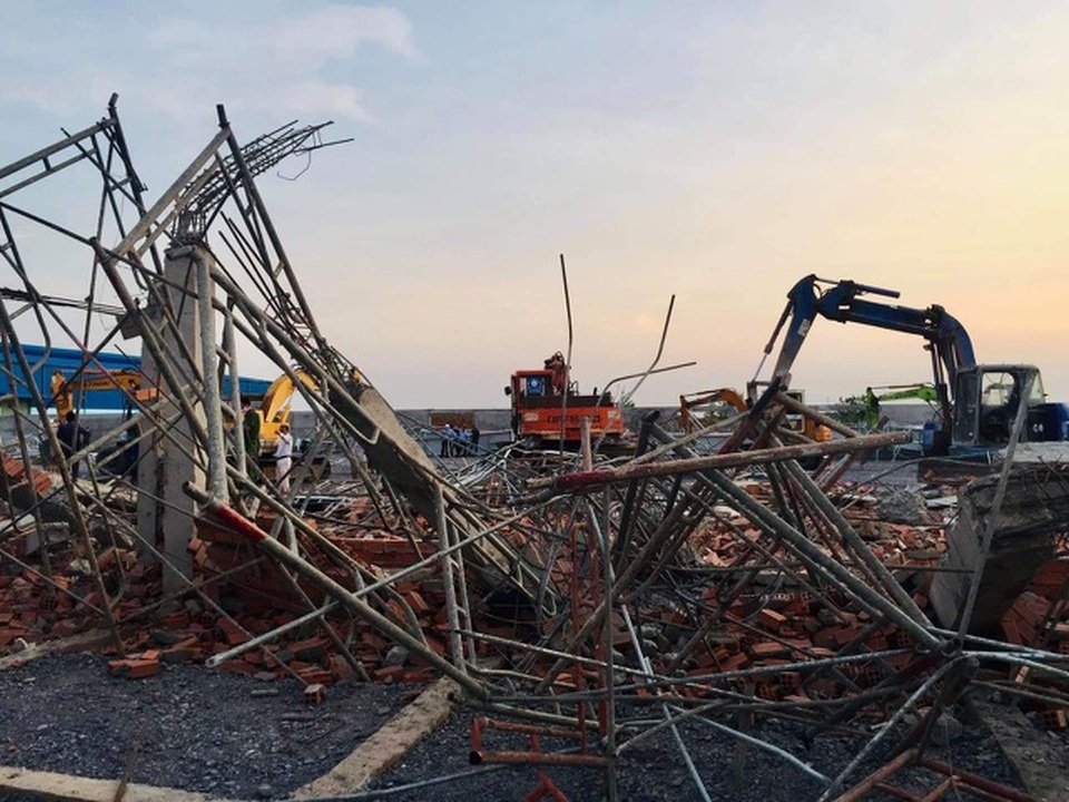 Vụ sập tường 10 người chết: Dừng thi công tất cả các hạng mục - 5 Vụ sập tường 10 người chết: Dừng thi công tất cả các hạng mục - 5