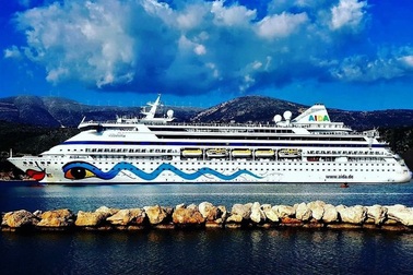 Nghĩ về Quảng Ninh từ chối cho tàu khách của Ý cập cảng