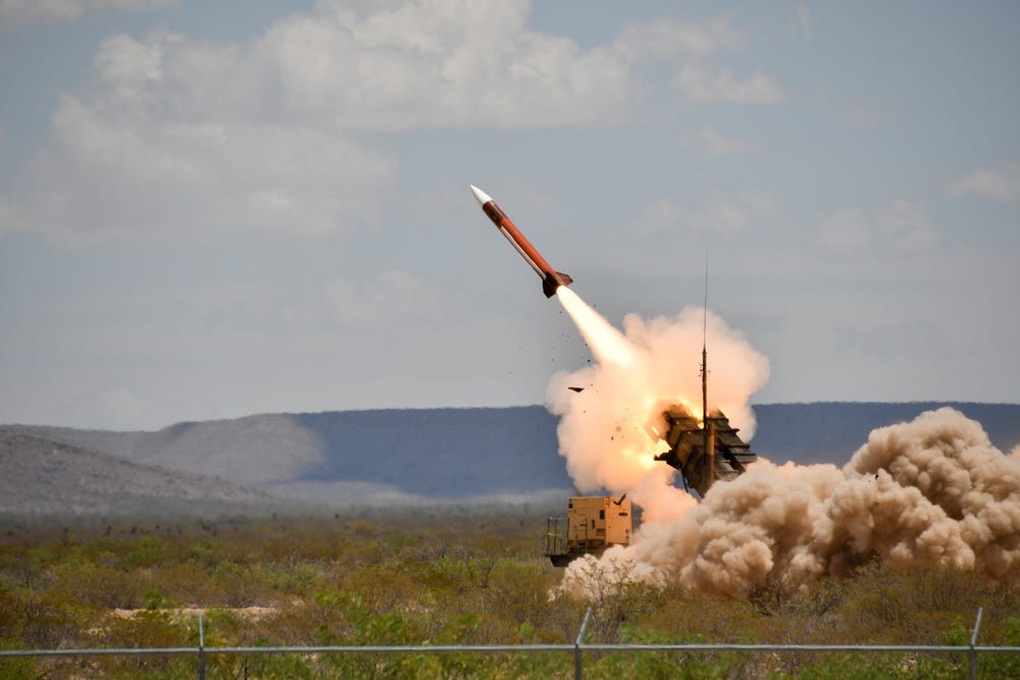 Lá chắn thép Patriot Mỹ đối đầu tên lửa Iran trong trận chiến nảy lửa - 1 Lá chắn thép Patriot Mỹ đối đầu tên lửa Iran trong trận chiến nảy lửa - 1