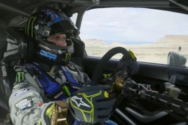 Ken Block diễn trên sa mạc