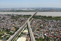 Hà Nội: Hiện trạng mặt đường cầu Thăng Long xuống cấp thảm hại