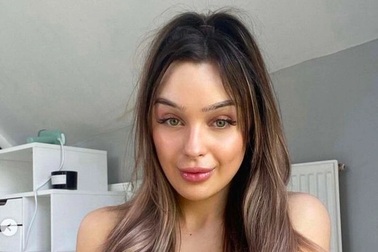 Nữ cổ động viên xinh đẹp và bốc lửa của Man City