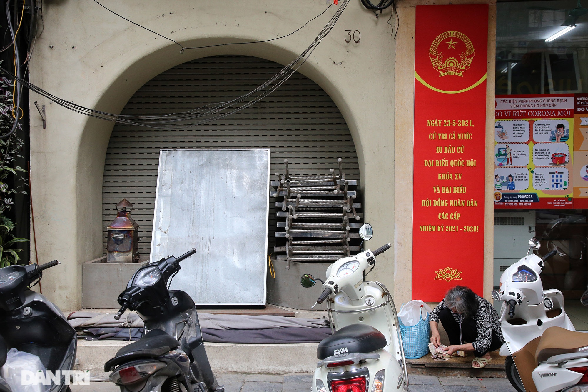 Các siêu cửa hàng mặt tiền phố cổ ế khách vì Covid-19 - 4 Các siêu cửa hàng mặt tiền phố cổ ế khách vì Covid-19 - 4