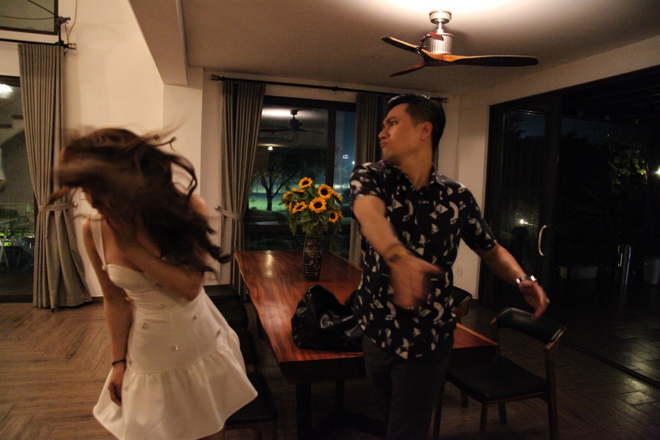 Quỳnh Nga ám ảnh sợ phát khóc vì bị Việt Anh “bóp cổ, tát thẳng tay” - 3 Quỳnh Nga ám ảnh sợ phát khóc vì bị Việt Anh “bóp cổ, tát thẳng tay” - 3