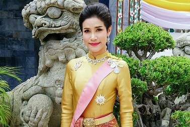 Vua Thái Lan phục vị cho Hoàng quý phi sau 1 năm phế truất