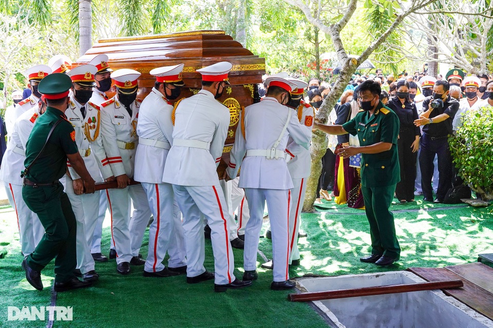 Nguyên Phó Thủ tướng Trương Vĩnh Trọng về nơi an nghỉ cuối cùng - 12 Nguyên Phó Thủ tướng Trương Vĩnh Trọng về nơi an nghỉ cuối cùng - 12