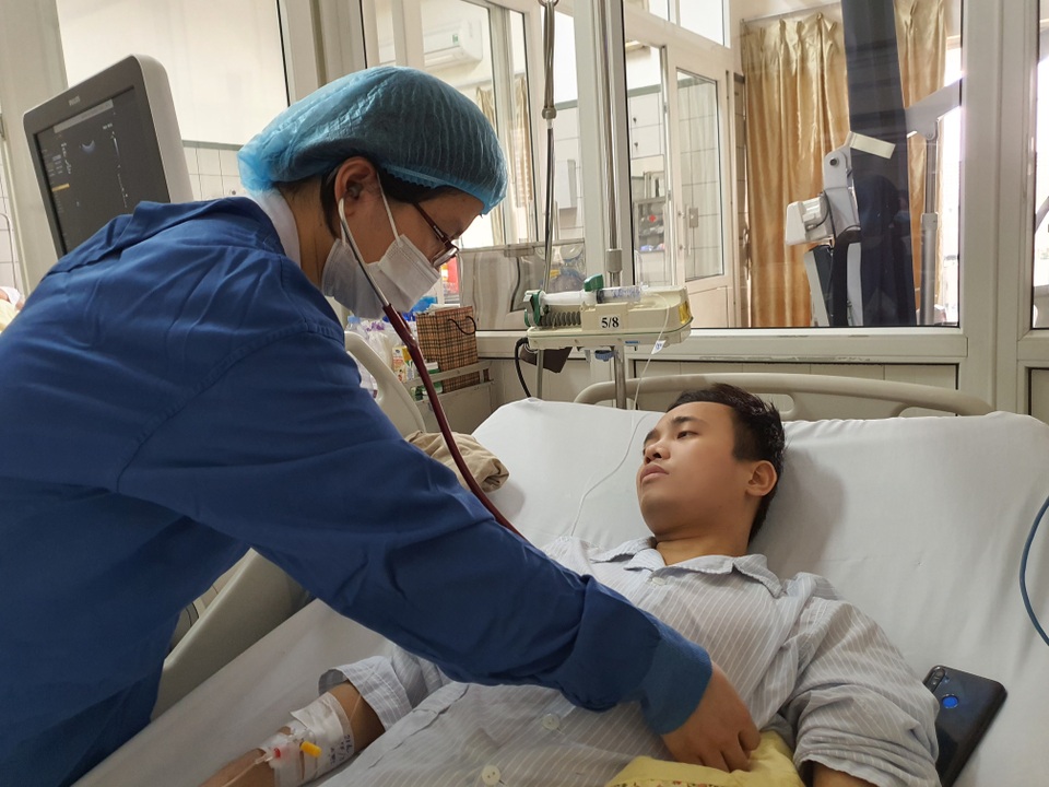Xót xa cảnh chàng trai bất ngờ gặp biến chứng sau ca ghép tạng từ người cha - 2 Xót xa cảnh chàng trai bất ngờ gặp biến chứng sau ca ghép tạng từ người cha - 2