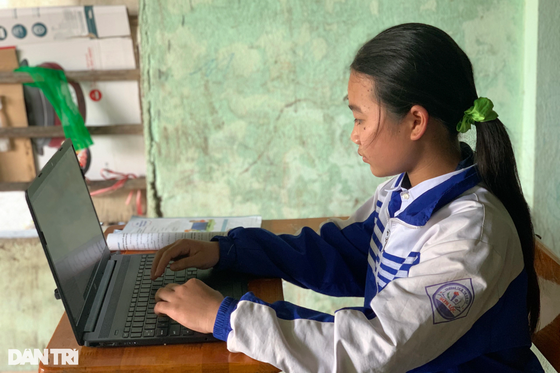 5.000 học sinh được vay ưu đãi để mua thiết bị học tập - 1 5.000 học sinh được vay ưu đãi để mua thiết bị học tập - 1
