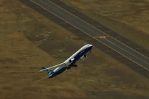 Máy bay dân dụng Dreamliner khoe tài nhào lộn giống chiến đấu cơ