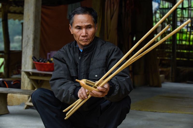 Người đàn ông vào rừng ở ẩn để giữ khèn bè truyền thống - 6