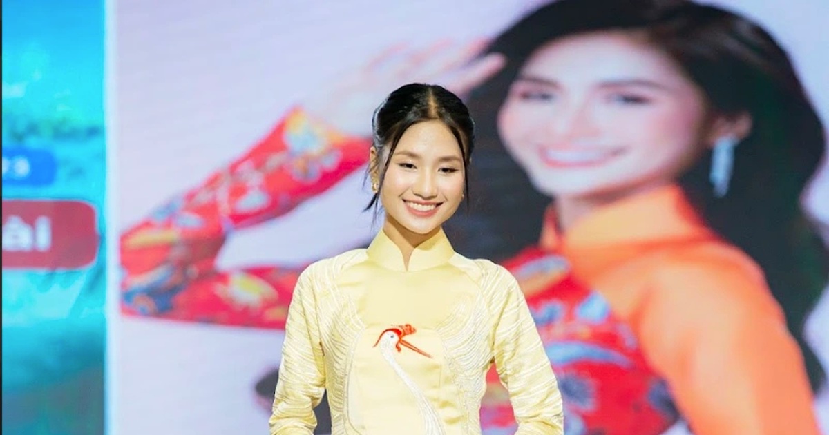 Nguyễn Thanh Hà duyên dáng trình diễn áo dài sau nhiệm kỳ hoa hậu