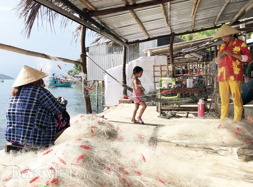Kiên Giang: Lạ lùng nghề gỡ rối ở quần đảo Nam Du, già trẻ đều làm được - 3 Kiên Giang: Lạ lùng nghề gỡ rối ở quần đảo Nam Du, già trẻ đều làm được - 3